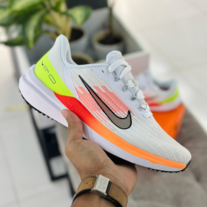 Air Winflo 9, White Bright Crimson